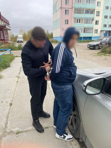В Усинске полицейские задержали 18-летнего жителя г.Рязани, который забирал деньги у обманутых пенсионеров