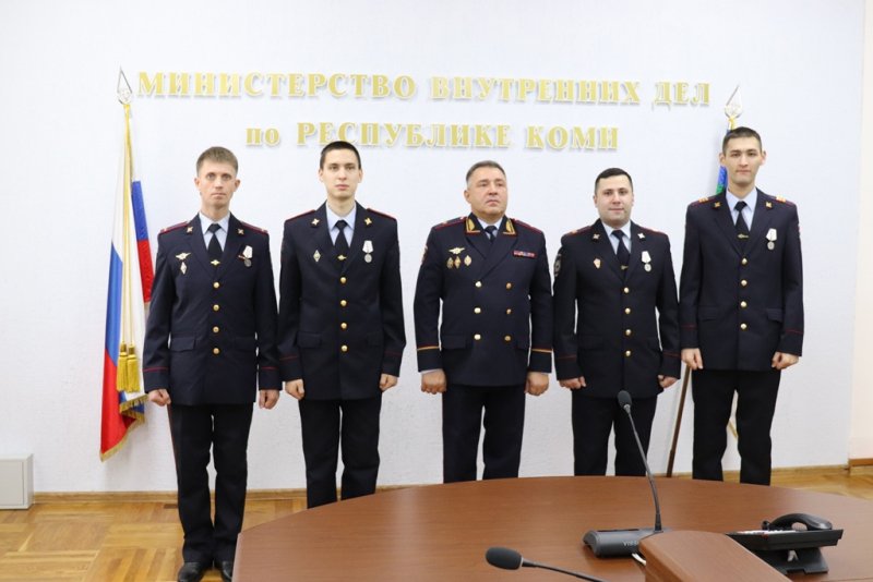 Владимир Колокольцев наградил сотрудников за мужество и героизм, проявленные при спасении погибавших граждан